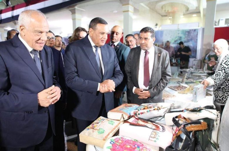 وزير التنمية المحلية ومحافظ الجيزة يفتتحان مهرجان الجيزة للتمور بنادي الزراعيين