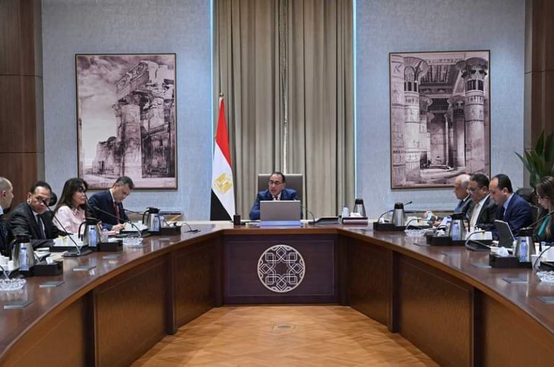 رئيس الوزراء يتابع الموقف التنفيذي لمشروع تطوير المنطقة الأثرية بهضبة الأهرامات