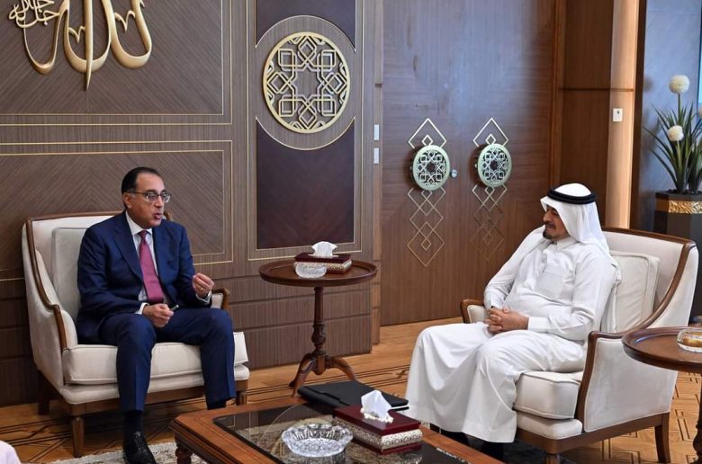 رئيس الوزراء: حريصون على تحفيز القطاع الخاص للاستثمار في الخدمات الصحية