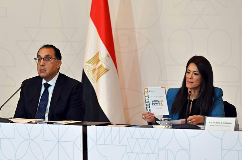 رئيس الوزراء يشارك بالمائدة المستديرة لإطلاق تقرير المتابعة الأول لبرنامج «نوفي»