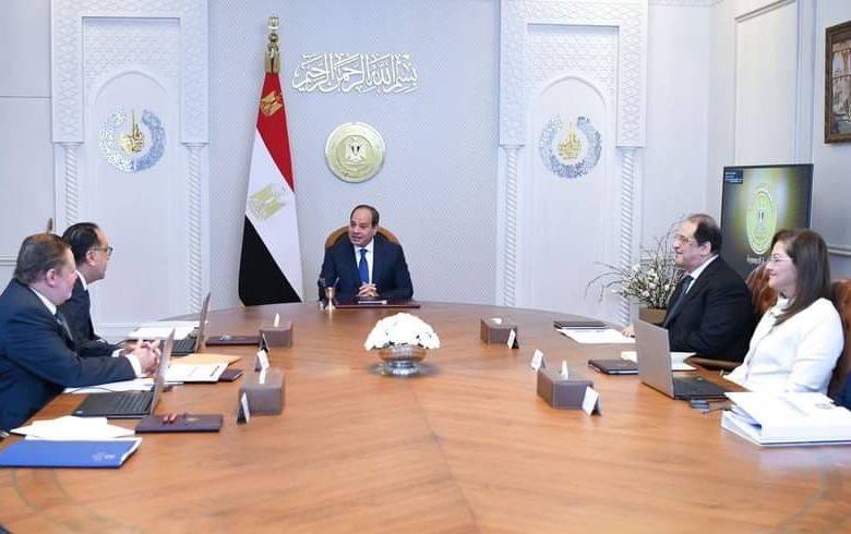 الرئيس السيسي يوجه بتطوير المشروعات الوطنية لمواجهة التحديات