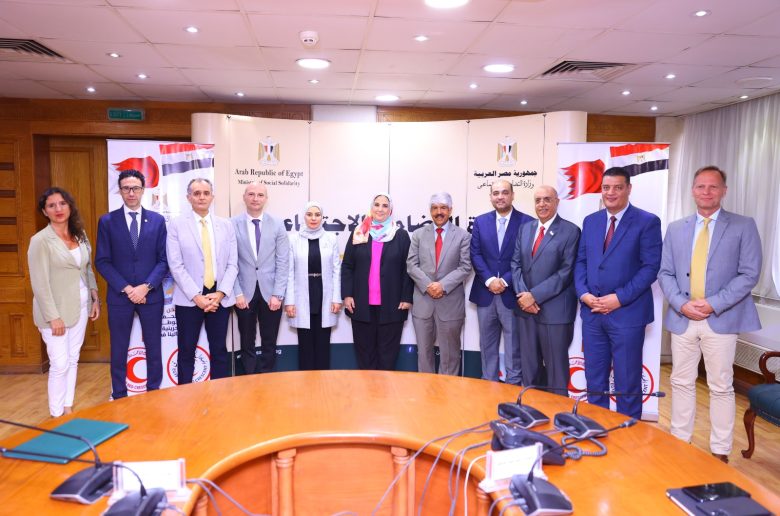 الهلال الأحمر والمؤسسة الملكية البحرينية يتعاونان لشراء مساعدات لغزة بقيمة 50 مليون جنيه