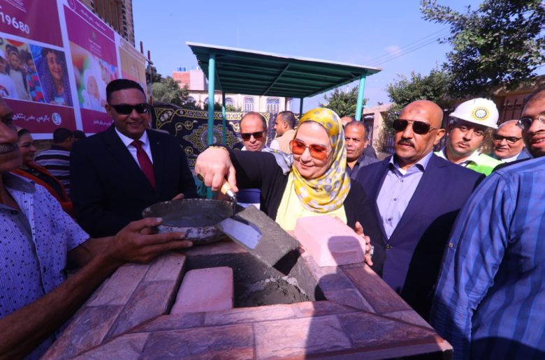وزيرة التضامن ومحافظ الدقهلية يضعان حجر أساس مركز «بالوعى مصر بتتغير للأفضل»