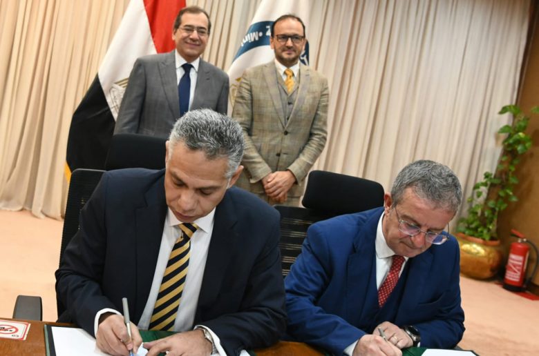 جانب من مراسم التوقيع