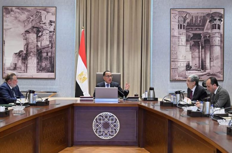 رئيس الوزراء يستعرض مشروعات الطاقة المتجددة وسبل زيادة مساهمتها بمزيج الطاقة