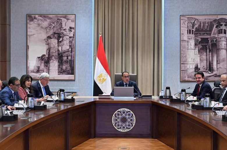 رئيس الوزراء يلتقي مسئولي الفرع الطبي بجامعة "تكساس سيستم" الأمريكية