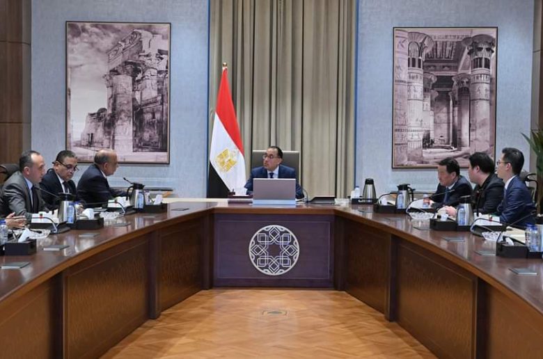 رئيس الوزراء يبحث مع شركتين صينيتين فرص الاستثمار والتمويل