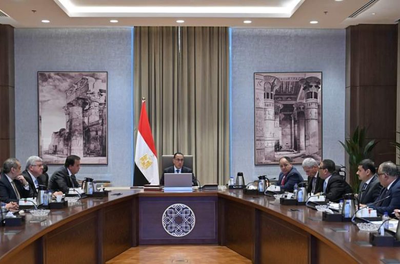 رئيس الوزراء يتابع جهود توفير الأدوية والمستلزمات الطبية بالمستشفيات
