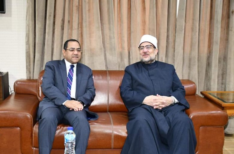 وزير الأوقاف ورئيس المركزي للتنظيم والإدارة يتفقدان الاختبارات الشفوية