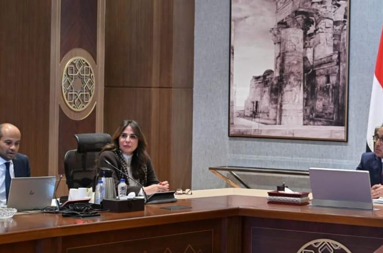رئيس الوزراء يستعرض إستراتيجية تطوير البورصة المصرية