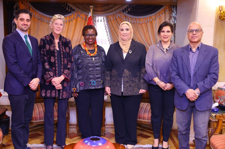 وزيرة التضامن تبحث زيادة الإغاثة المقدمة للأسر الفلسطينية