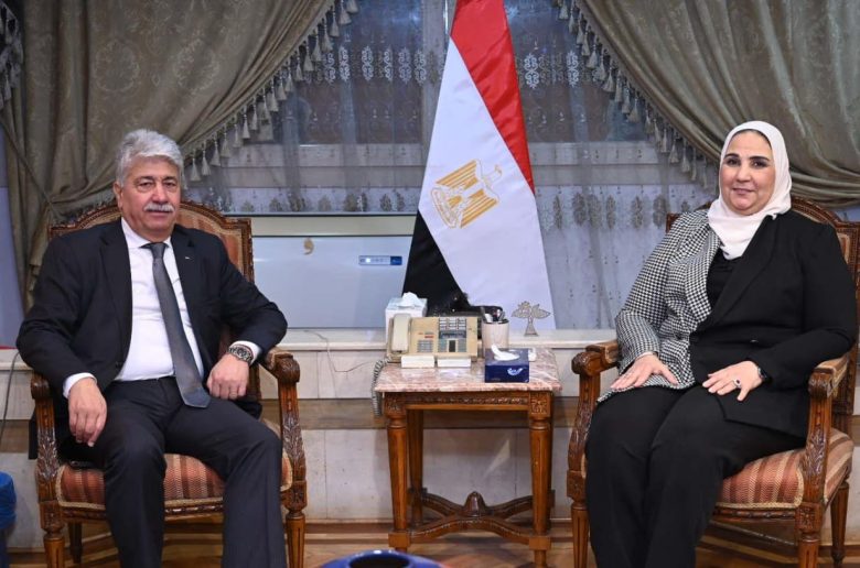 وزيرة التضامن تبحث احتياجات الأشقاء الفلسطينيين الإنسانية