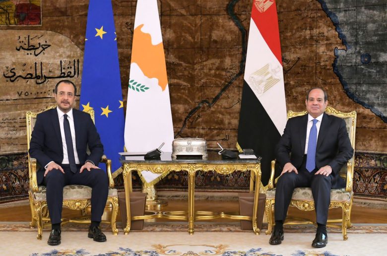 جانب من المباحثات بين الجانبين