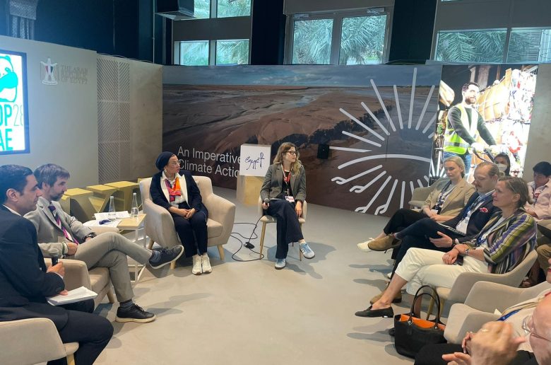 لقاء الجانبين