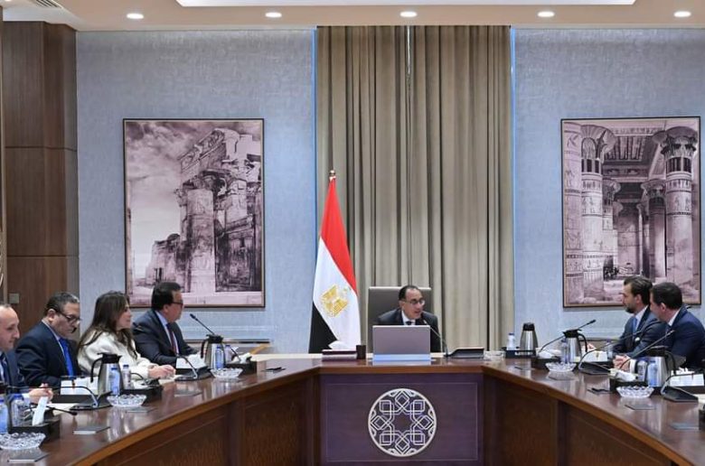 رئيس الوزراء يبحث مع «أثينا الطبية» سُبل التعاون في القطاع الصحي