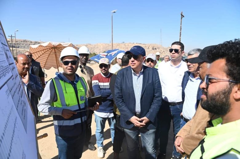وزير الري يتفقد منشآت السد العالي وأعمال تطوير منظومة المراقبة والتشغيل بالسد