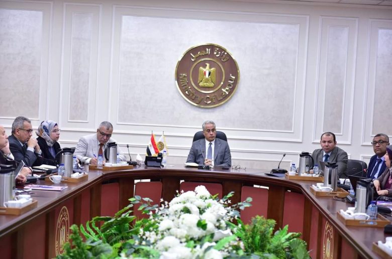 وزير العمل يوجه بسرعة الإنتهاء من منظومة «التحول الرقمي» في أسرع وقت
