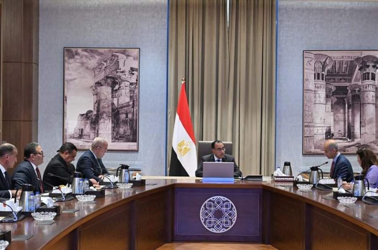 رئيس الوزراء يلتقي وفد برنامج الأمم المتحدة للمستوطنات البشرية