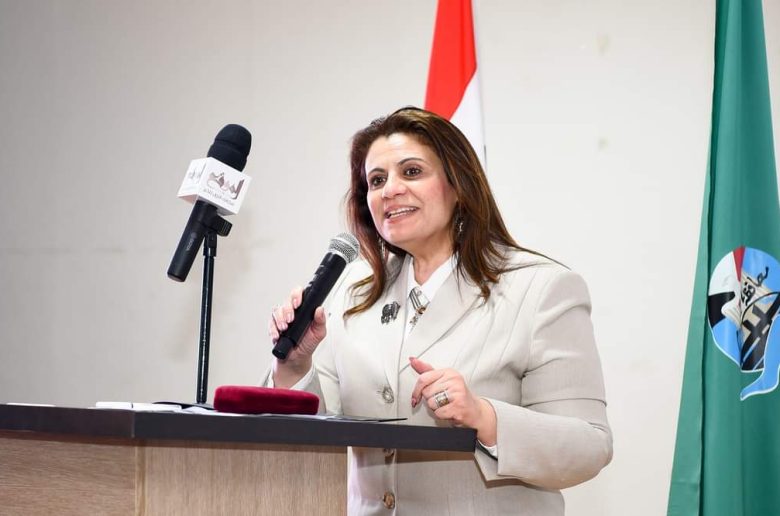 وزيرة الهجرة تعقد مؤتمر مع عدد من أهالي القرى المصدرة للهجرة غير الشرعية بالفيوم