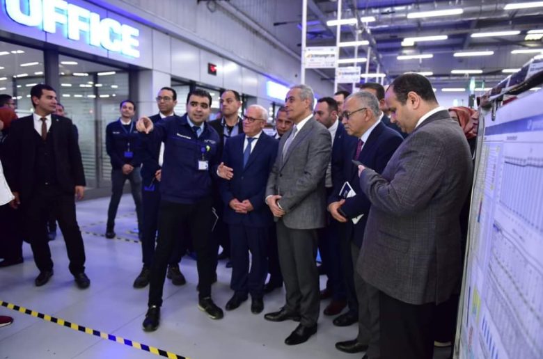 وزير العمل يتفقد مصنع الضفائر الكهربائية بحجم استثمارات 100 مليون دولار