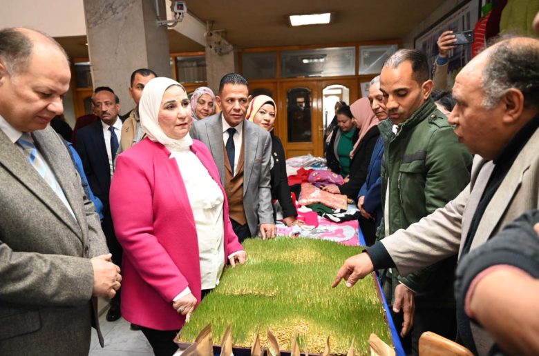 وزيرة التضامن: تنفيذ مشروعات تمكين اقتصادي وقروض بأسيوط بقيمة 50 مليون جنيه