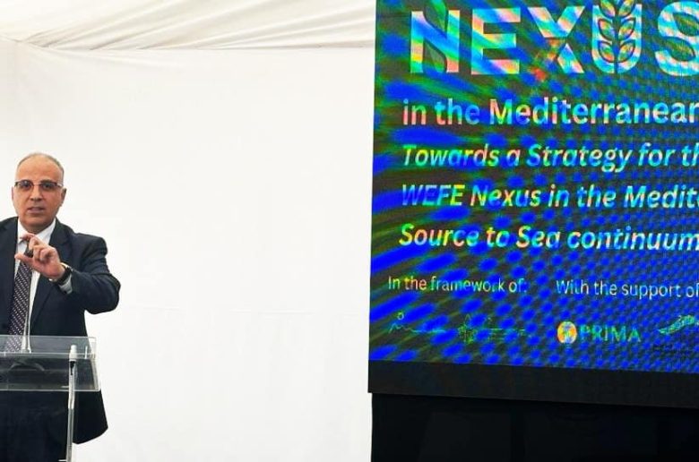 وزير الموارد المائية خلال فعاليات المؤتمر