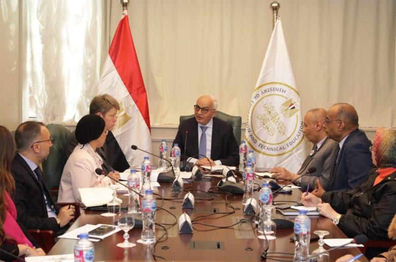 وزير التعليم يبحث تطوير منظومة التعليم قبل الجامعي مع وفد البنك الدولي