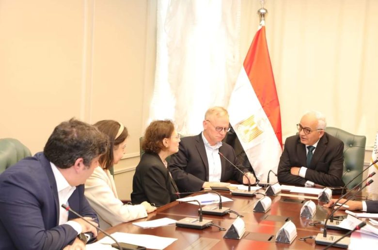 وزير التعليم يستعرض الإجراءات التحضيرية لإطلاق «وثيقة معايير المعلم»