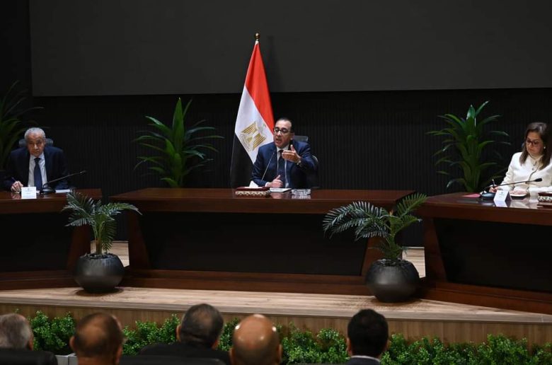 رئيس الوزراء يوجه بنزول فرق عمل للتأكد من تطبيق خفض الأسعار