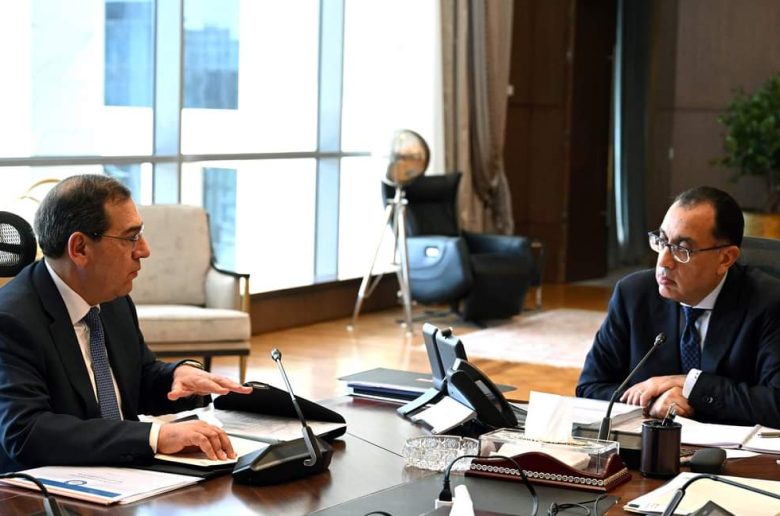 رئيس الوزراء يتابع موقف توفير الاحتياجات البترولية قبل إجازة العيد