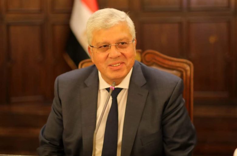 وزير التعليم العالي يوجه برفع درجة الاستعداد بالمستشفيات الجامعية خلال عيد الفطر