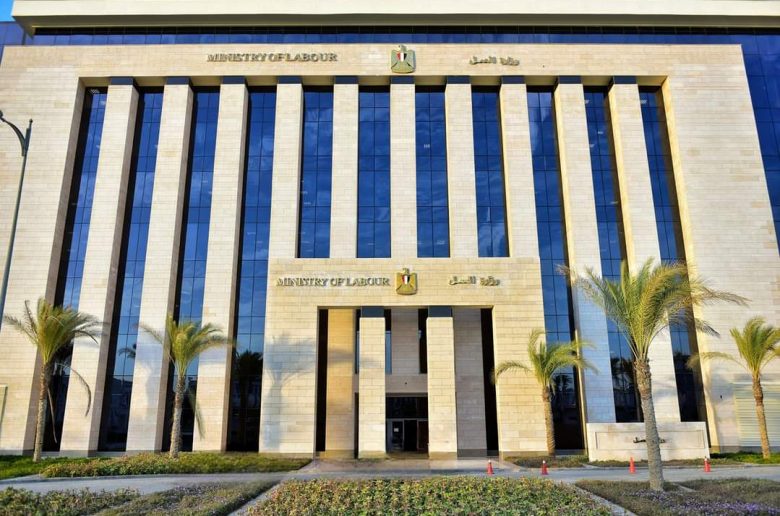 وزارة العمل: 297 ألف فرصة عمل بالخارج وعودة 1.7 مليار مستحقات لأصحابها