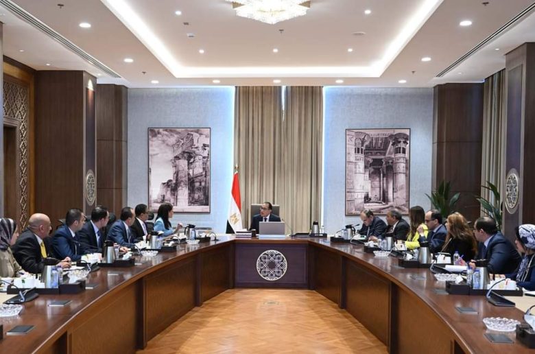 رئيس الوزراء يتابع استعدادات مؤتمر الاستثمار مع الاتحاد الأوروبي