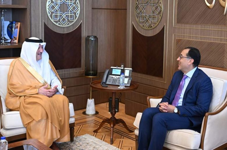 رئيس الوزراء يستقبل السفير السعودي بالقاهرة بمناسبة انتهاء مهام عمله