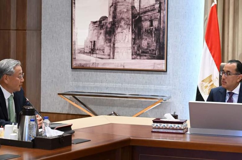 رئيس الوزراء يعرب عن تطلعه للتعاون مع كوريا بكافة المجالات 