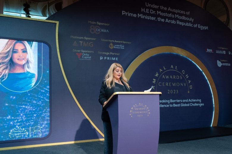 دينا عبد الفتاح