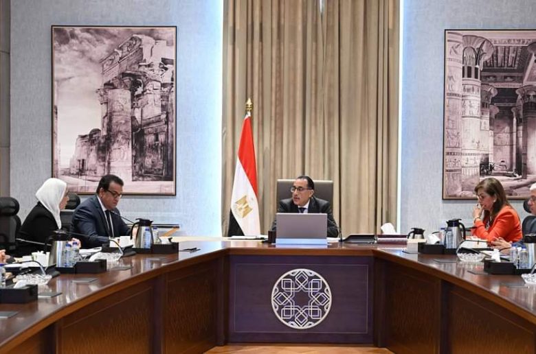 رئيس الوزراء يتابع تنفيذ محاور المشروع القومي لتنمية الأسرة المصرية