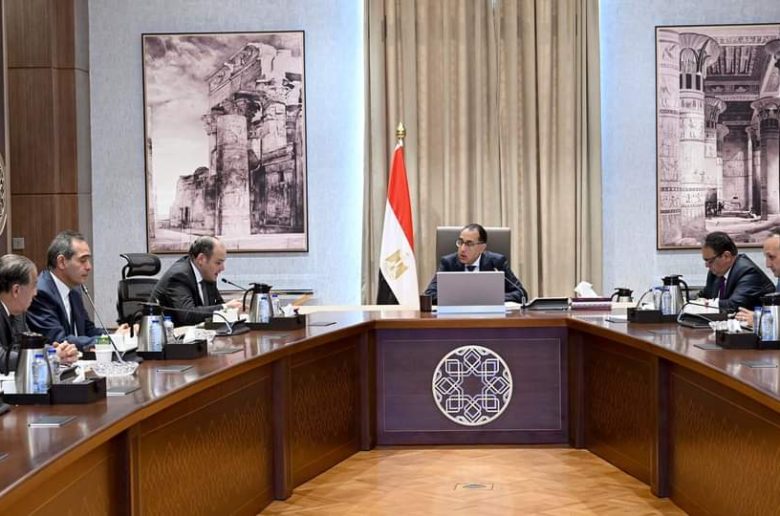 رئيس الوزراء يلتقي أعضاء المجلس التصديري وغرف الصناعات الكيماوية