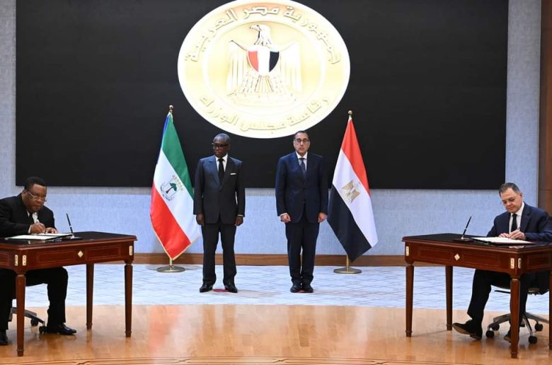 رئيس الوزراء ونائب رئيس غينيا الاستوائية يشهدان توقيع مُذكرة تفاهم بمجال التعاون الأمني