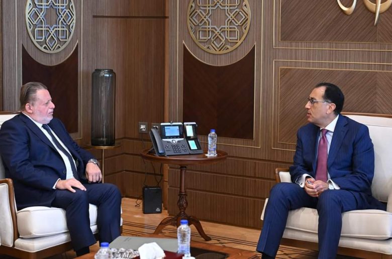 رئيس الوزراء يستعرض ملفات التعاون مع «البنك المركزي» خلال المرحلة المقبلة
