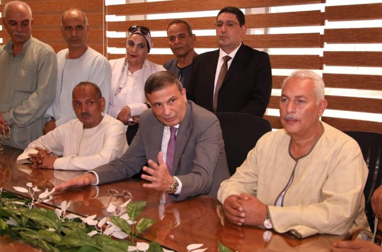 وزير الزرعة يلتقي عددا من المزارعين في أول يوم عمل له بالوزارة