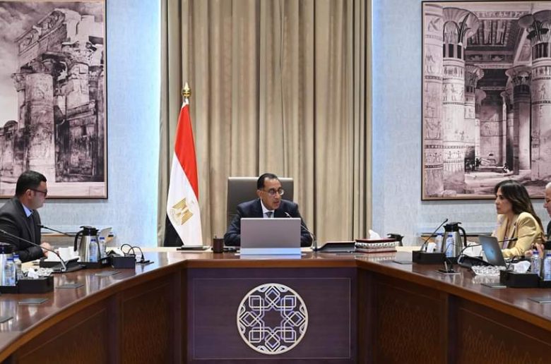 رئيس الوزراء يتابع موقف المشروعات المنفذة بالتعاون بين وزارة الإسكان والهيئة الهندسية