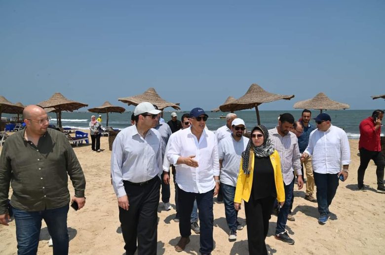 وزير الري يتفقد مشروعات حماية الشواطيء بمدينة راس البر بمحافظة دمياط
