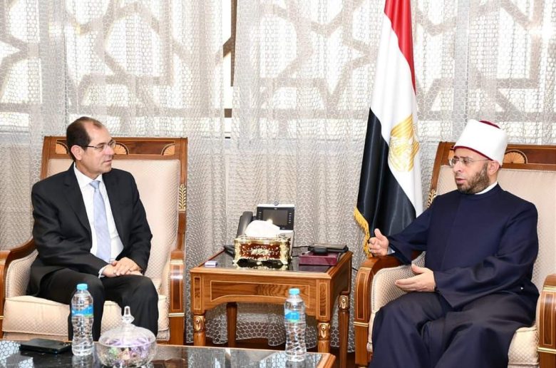 وزير الأوقاف يبحث سبل التعاون المشترك والنهوض والارتقاء بالوزارة