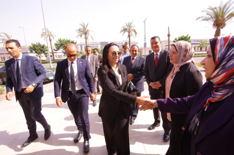 وزيرة التضامن تصل مقر الوزارة بالعاصمة الإدارية وتعبر عن اعتزازها بثقة القيادة