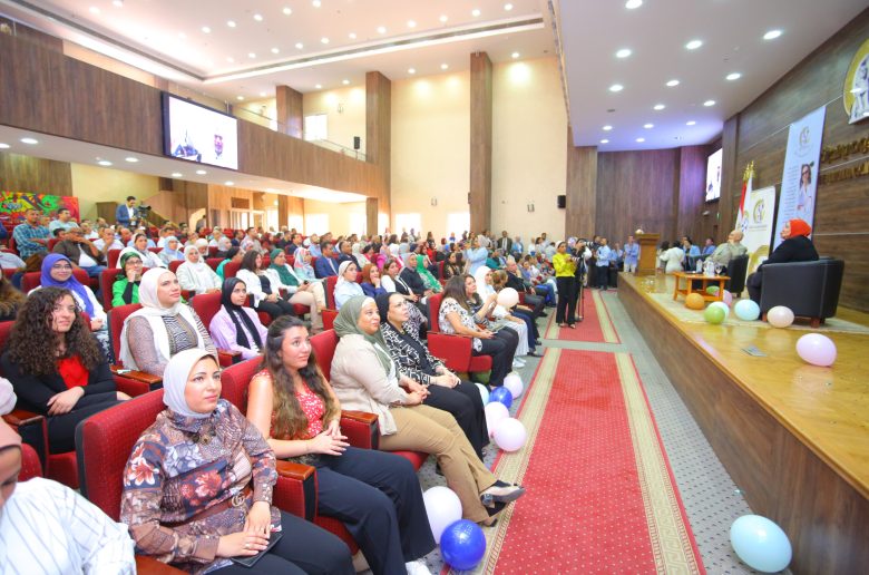 القومي للمرأة يكرم «مايا مرسي» تقديرا لمجهوداتها خلال فترة توليها رئاسة المجلس