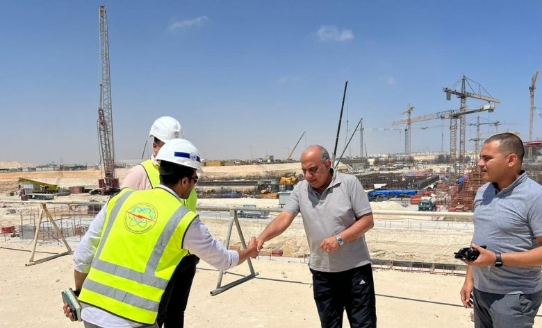 وزير الكهرباء يتفقد محطة الضبعة