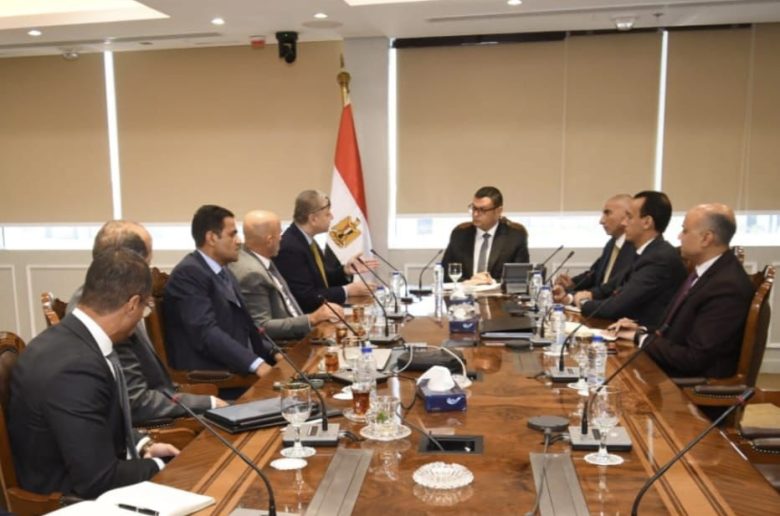 خلال اجتماع وزير الإسكان