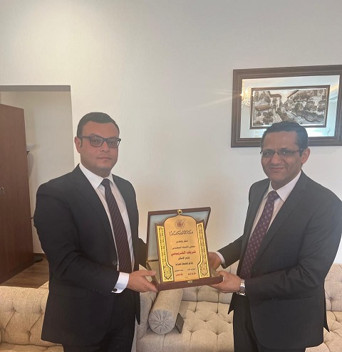 وزير الإسكان يستقبل نقيب الصحفيين