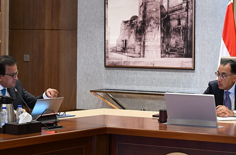 خلال اجتماع رئيس الوزراء مع نائب رئيس مجلس الوزراء للتنمية البشرية